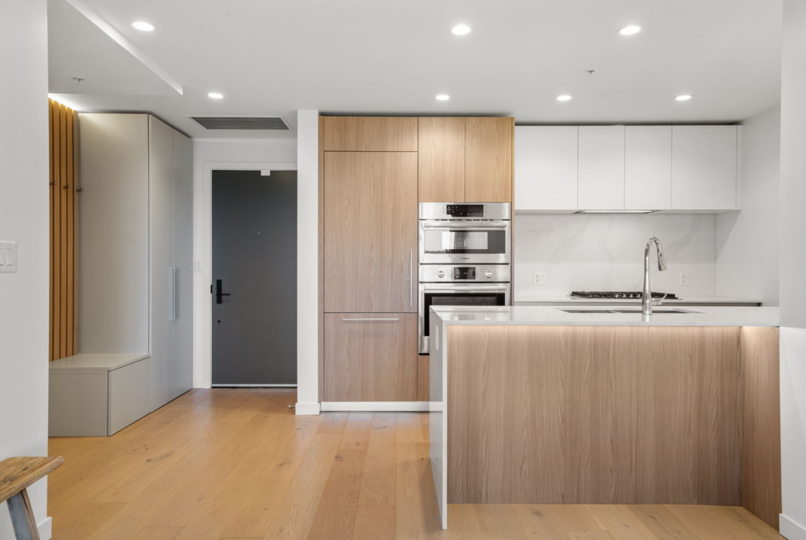 1110-2000 Hannington Rd, Bear Mountain