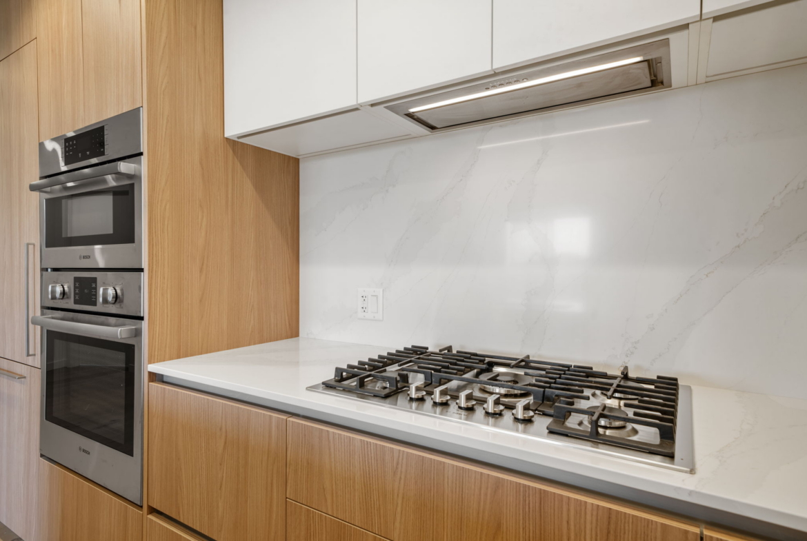 1110-2000 Hannington Rd, Bear Mountain