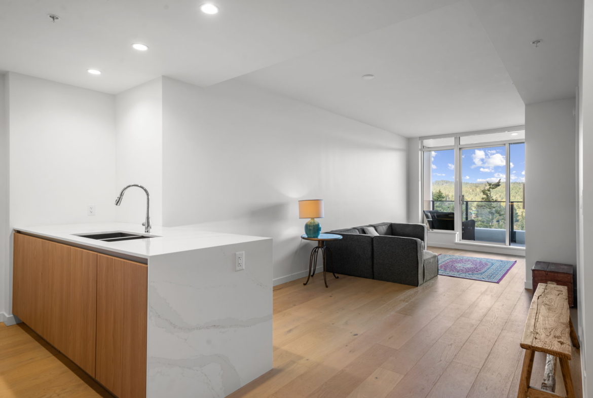 1110-2000 Hannington Rd, Bear Mountain