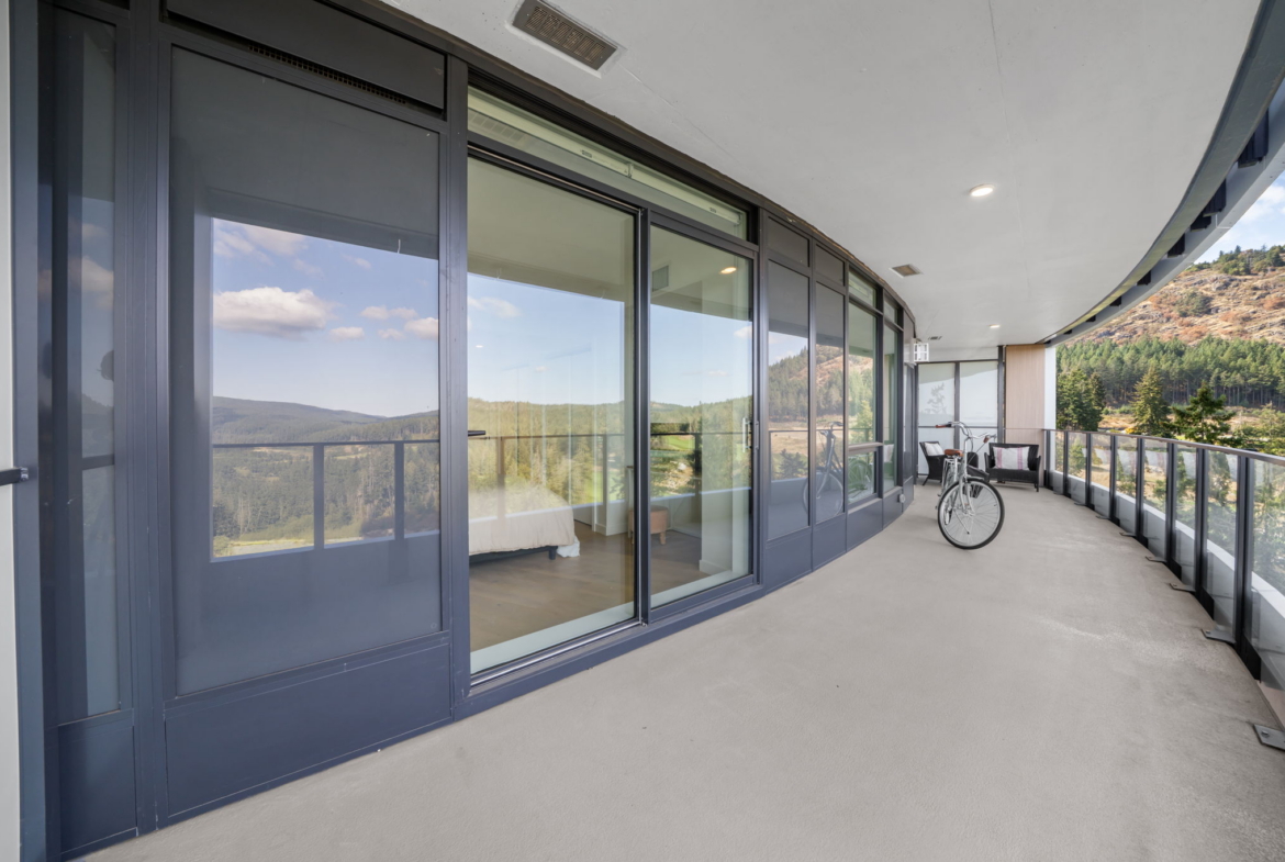1110-2000 Hannington Rd, Bear Mountain