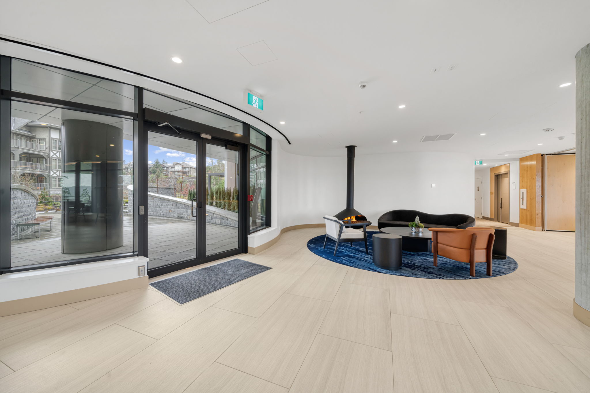 37-web-or-mls-2000 Hannington Rd – Common Lounge 1 1110-2000 Hannington Rd, Bear Mountain