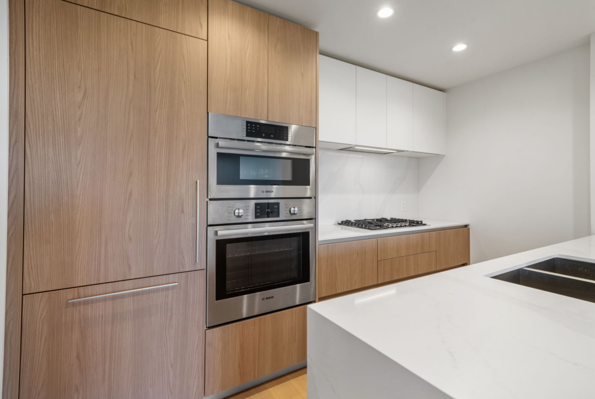 1110-2000 Hannington Rd, Bear Mountain